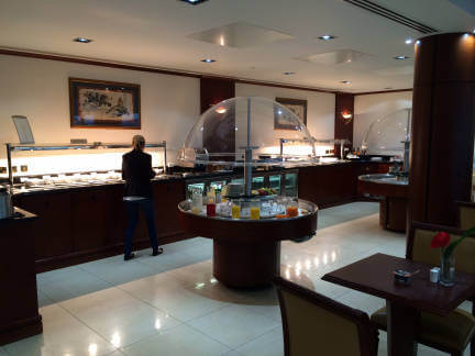 Emirates-London-lounge-buffet