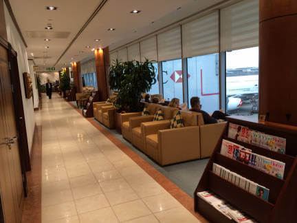 Emirates-London-lounge-corridor