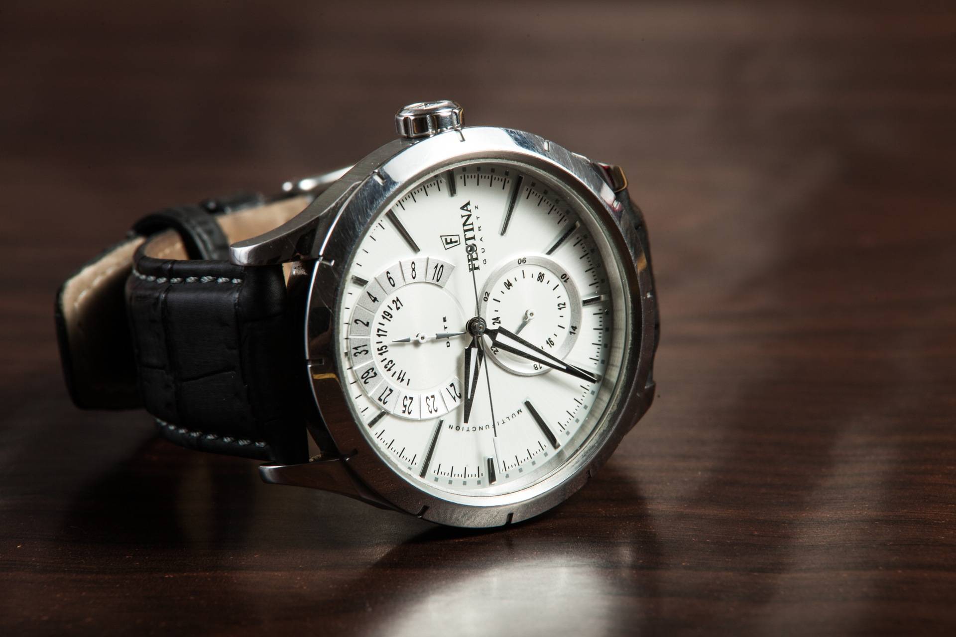 Battery-Powered vs Mechanical Watches