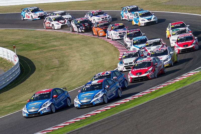 800px-2012_WTCC_Race_of_Japan_(Race_1)_opening_lap