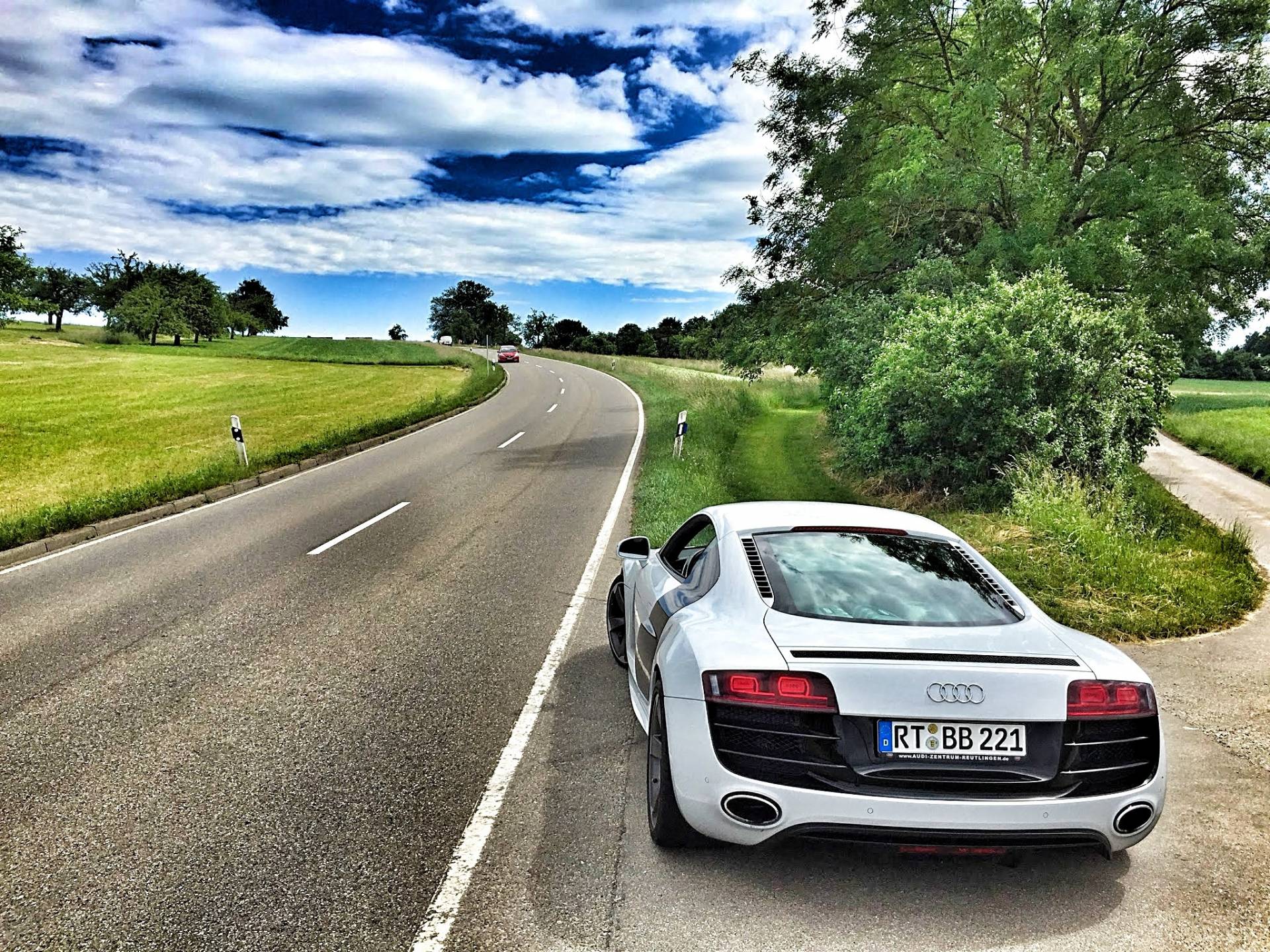 audi-sports-car-r8-marlene