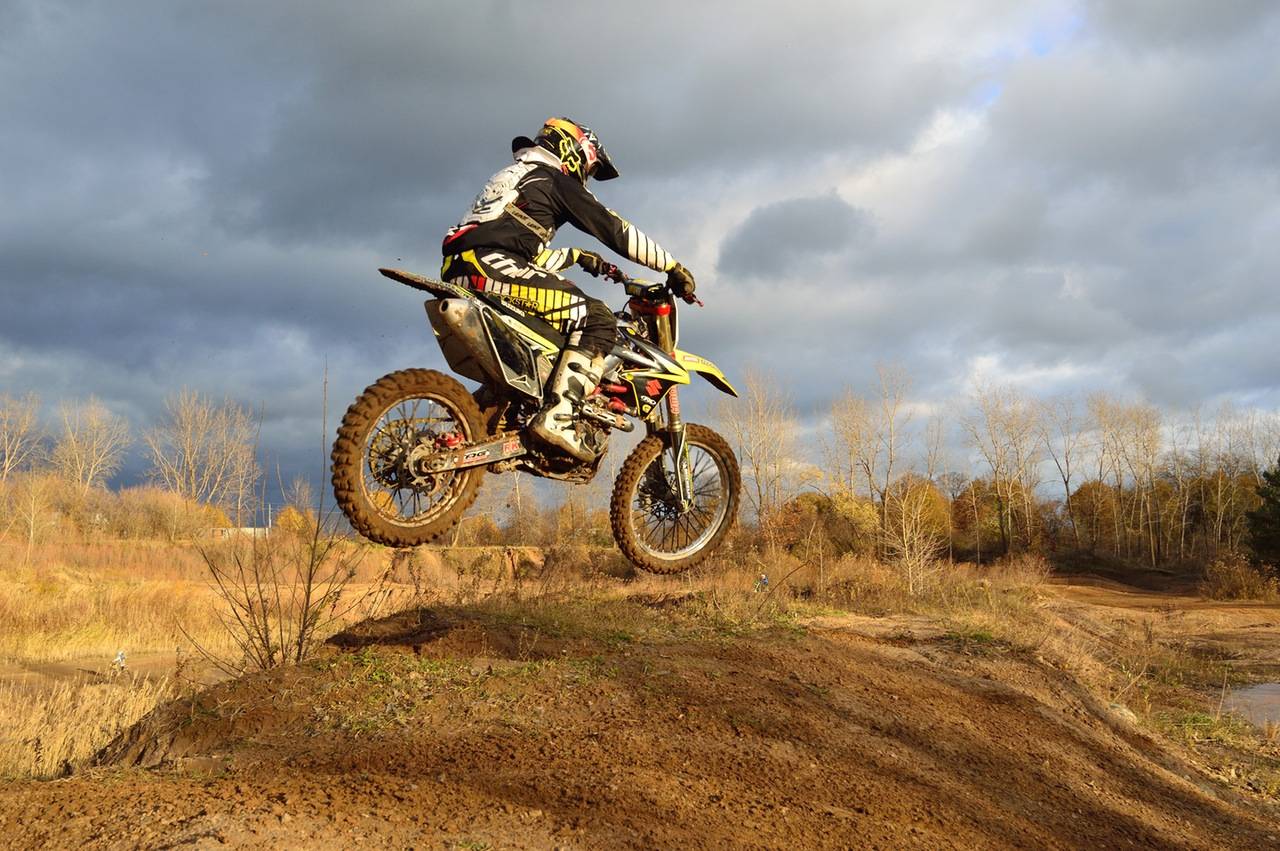 dirt-bike-motorcycle-jump-autumn-63613