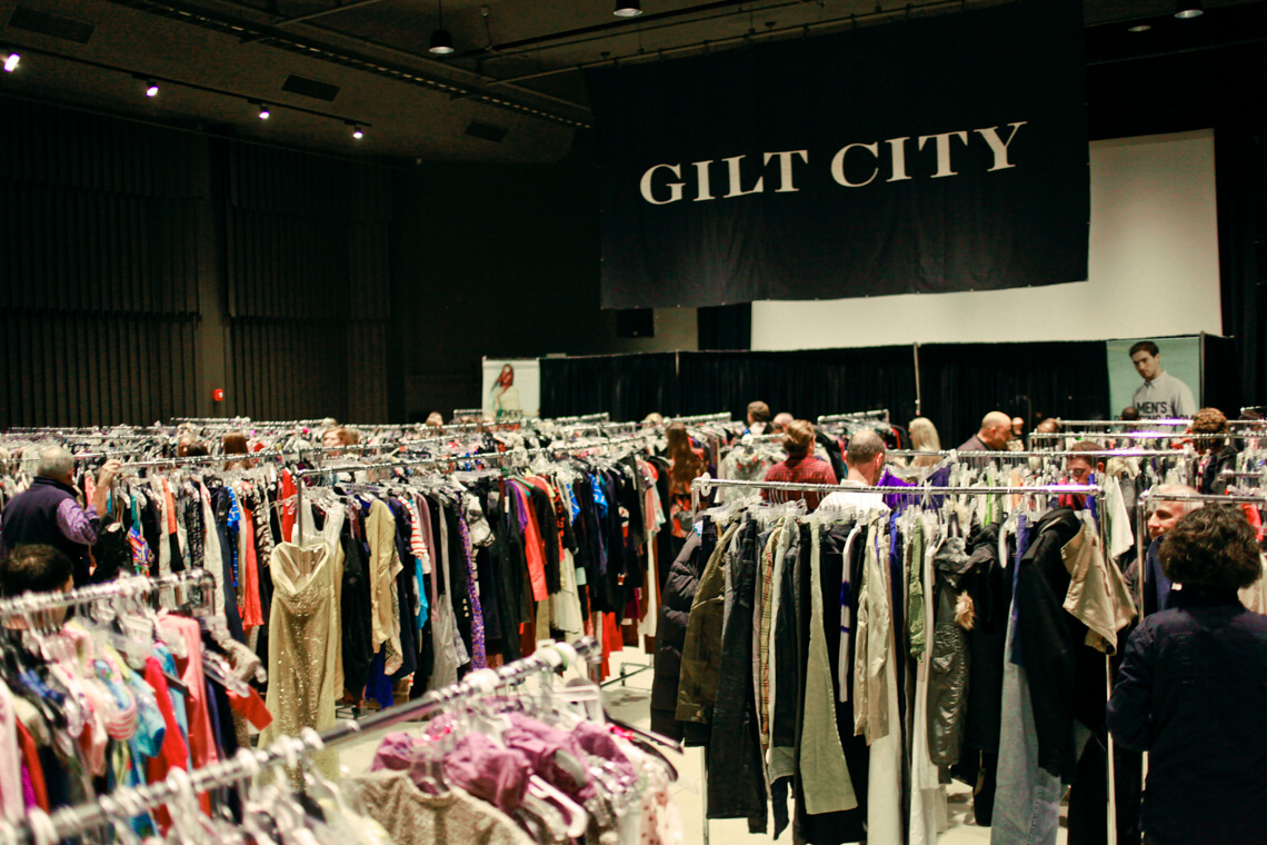4 Things To Keep In Mind When Shopping For Clothes At A Warehouse Sale Event